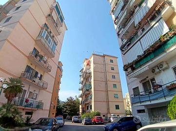 4 LOCALI A NAPOLI