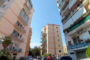 4 LOCALI A NAPOLI