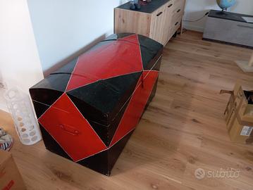 Baule in legno verniciato