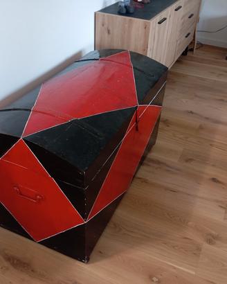 Baule in legno verniciato