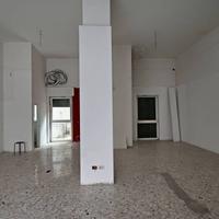 Negozio a Putignano, via Dante Alighieri, 1 locali