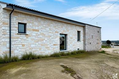 CASA SEMINDIPENDENTE A MONOPOLI