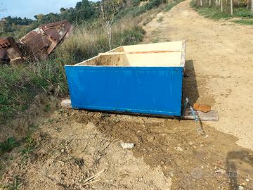 vasca per rimorchio trasporto uva.