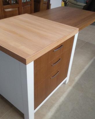 penisola cucina in rovere con cassetti e ripiani