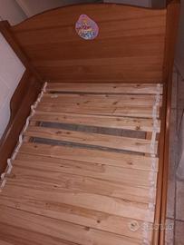 Letto allungabile IKEA color legno con doghe