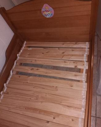 Letto allungabile IKEA color legno con doghe