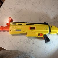 blaster Nerf Fortnite AR-L, un giocattolo che ripr