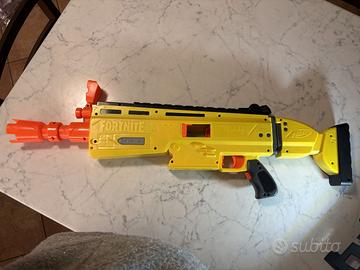 blaster Nerf Fortnite AR-L, un giocattolo che ripr