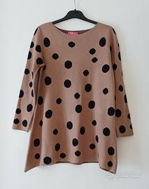 Maglione marrona a pois neri