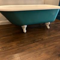 Vasca da bagno d’epoca con piedini - restaurata