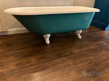Vasca da bagno d’epoca con piedini - restaurata