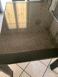 Tavolo cucina con pianonin granito nero