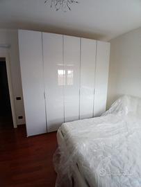 Armadio Bianco (Profondo 61 ,lungo 248,alto 255)