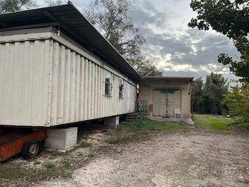 Magazzino e container