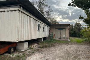 Magazzino e container