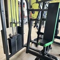 Chest press life fitness