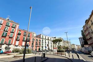 2 LOCALI A NAPOLI