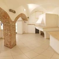 Locale con canna fumaria - Albenga centro storico