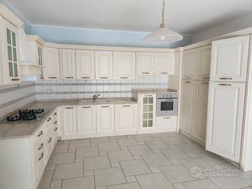 cucina completa di elettrodomestici 