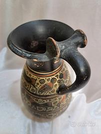 Olpe stile archeologico in terracotta a rotelle et