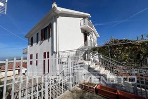 Appartamento di 100 m² con 4 locali a Laureana Cil