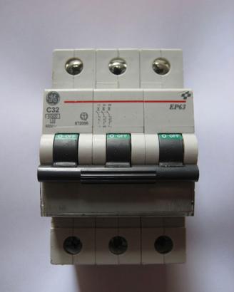 Interruttore Magnetotermico EP63 C32 3 poli
