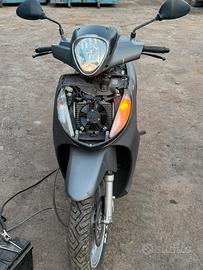 Malaguti centro  125 per ricambi no intera