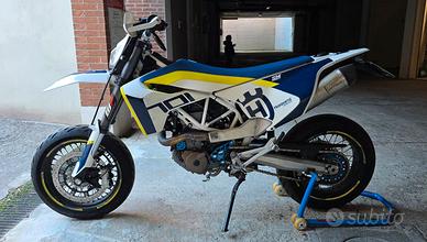 husqvarna 701 supermoto 9000km