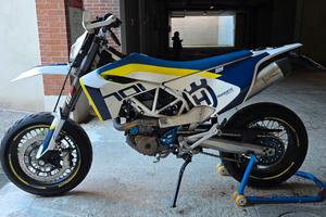 husqvarna 701 supermoto 9000km
