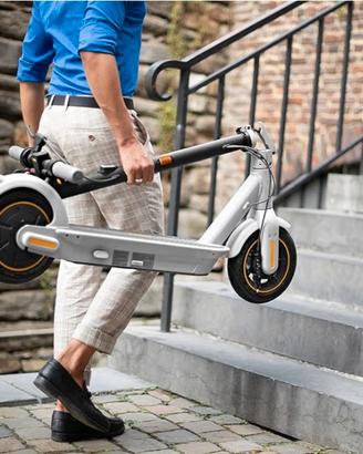 Segway Ninebot MAX G30LE II monopattino