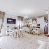 TRILOCALE CON BALCONE E GARAGE