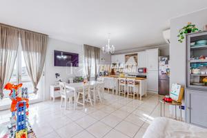 TRILOCALE CON BALCONE E GARAGE