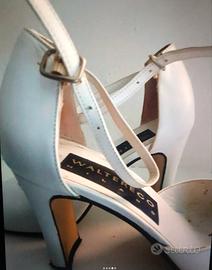 Scarpe di pelle bianca, con tacco bianco