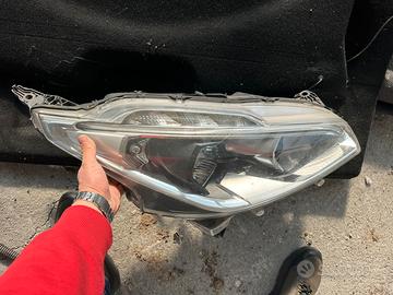 Faro peugeot 208 anteriore destro restyling 2017