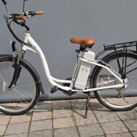 BICI CON PEDALATA ASSISTITA ELETTRICA
