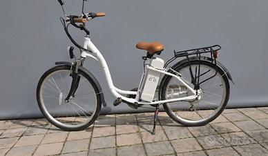 BICI CON PEDALATA ASSISTITA ELETTRICA