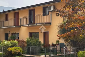 VILLA A SCHIERA A DARFO BOARIO TERME