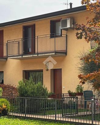 VILLA A SCHIERA A DARFO BOARIO TERME