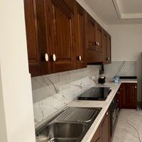 cucina in legno completa più  tavolo e sedie 