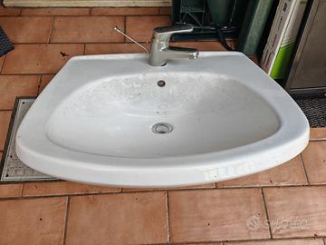 Due lavandini, Ideal standard