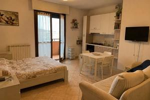 Ampio monolocale con balcone a Villasanta