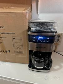 Macchina da caffè con macinacaffè integrato