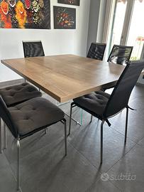 Tavolo con base in vetro