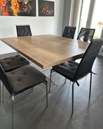 Tavolo con base in vetro