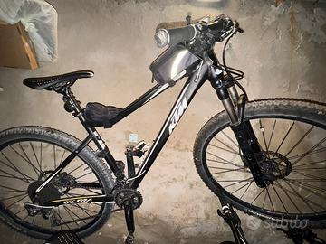 Bici mountain bike MTB KTM muscolare