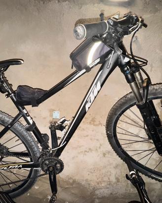Bici mountain bike MTB KTM muscolare