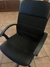 Sedia da ufficio/gaming nera con braccioli