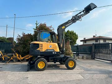 E229 Escavatore gommato Volvo 50 q