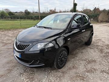 Lancia Ypsilon 1.0 FireFly 5 porte S&S Hybrid Gold