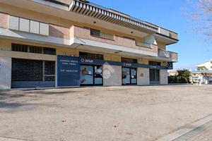 NEGOZIO A GIULIANOVA